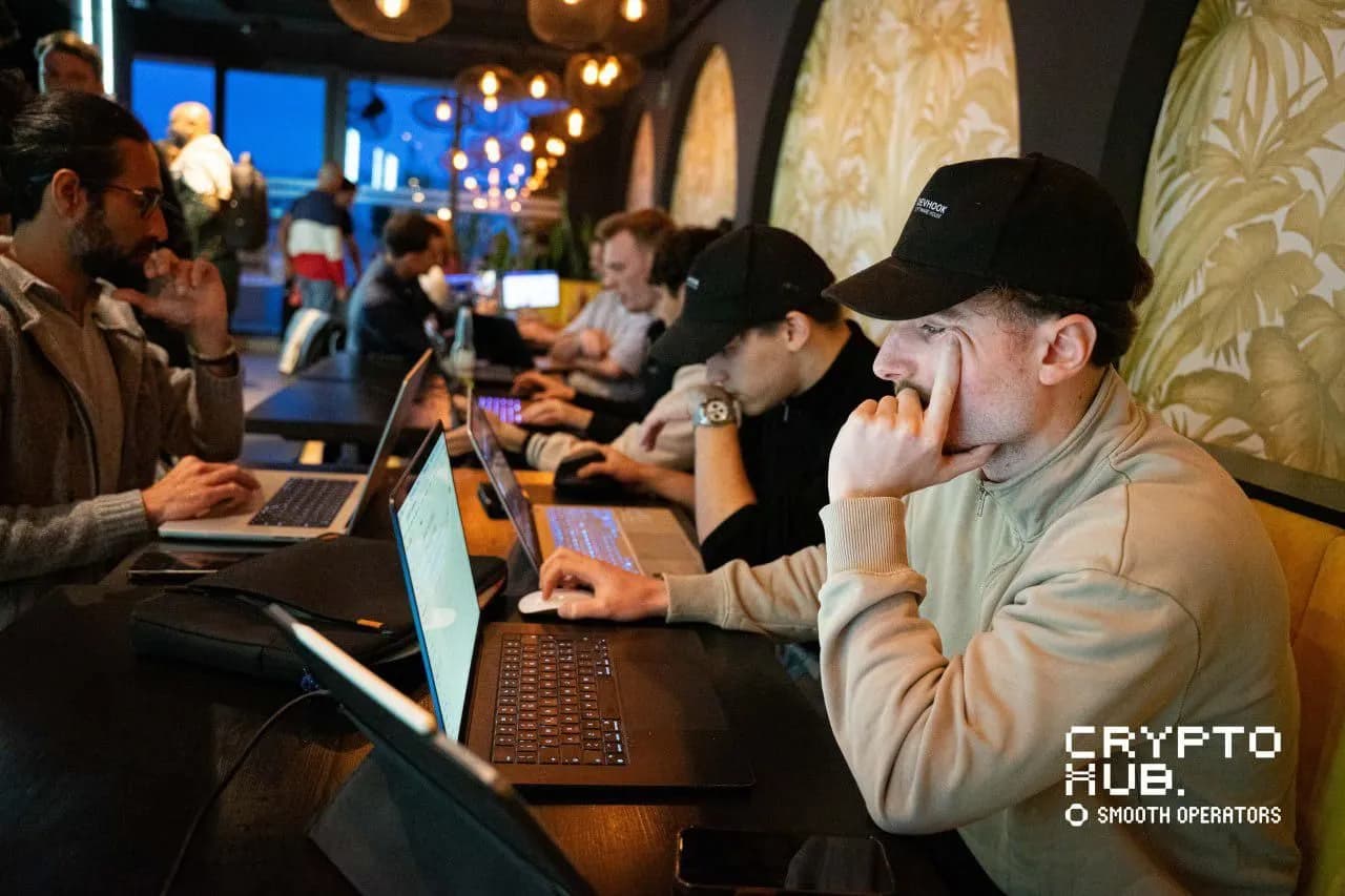 Amedeo Cecconi e Philip Giuppini al lavoro all'AI Buildathon a Gzira
